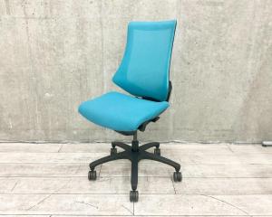 【姿勢の変化にフレキシブルに対応！スタイリッシュなデザインのメッシュチェア！】■イトーキ（ITOKI）　エフチェア　肘無しハイバック　メッシュバック　■ストロングブルー×ブラックシェル【弊社使用欄：A01020861  K】