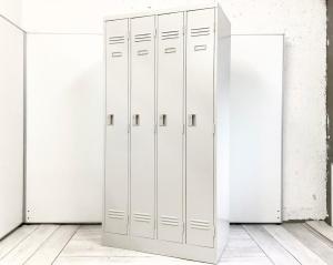 充実の収納スペース！スタンダードな縦型ロッカー！工場・倉庫・病院などの定番の品です！
■イトーキ/J型/ホワイトグレー　4人用ロッカー