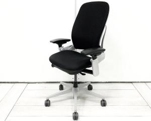 【定価約18万円】【高級チェアの定番！腰痛対策にオススメ！長時間の使用でも快適に】■Steelcase（スチールケース）　リープ　V2　肘付き　ハイバック　■ブラック　■アジャストアーム(可動肘)【状態良好品！】
