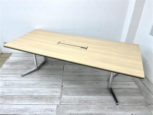 【定価約20万円以上】【木目天板！人気なオカムラ性ラティオシリーズのミーティングテーブル！】■オカムラ/ラティオ　■ナチュラル　■配線カバー付き　■応接室/会議室/ミーティングテーブル　■8~10人使用におすすめ！