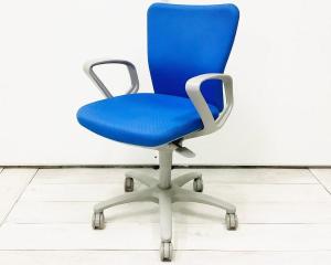 【ワーキングチェアの定番モデル！】【快適な座り心地とシンプルで使いやすい操作性！】/オススメ(おすすめ) /人気商品【弊社使用欄：A01021788】■okamura　Carrozza　チェア　肘付き　ローバック　サークル肘　色：ブルー×グレーシェル/オカムラ/カロッツァ