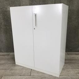 【収納物がひとめで分かる両開き戸タイプ！】■コクヨ（KOKUYO）製　エディア（EDIA）シリーズ　両開き書庫　ローキャビネット　■シリンダー錠　■ホワイト　■ベース付き
