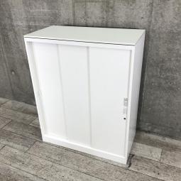 【スライド引き戸だから開閉スペースに困らない！3枚引き戸タイプ！】■オカムラ（okamura）製　レクトラインシリーズ　3枚引き違い書庫　ローキャビネット　■ネオホワイト　■シリンダー錠【IB】