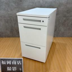 【鍵2本つき】イトーキ製の脇机【CZRシリーズ】が入荷しました！　＊福岡市で中古オフィス家具をお探しなら、オフィスバスターズ福岡南店へ！
福岡市南区を拠点に、デスク・チェア・書庫・複合機など中古オフィス家具を一式ご提供。福岡市内のオフィス移転や起業、レイアウト変更もワンストップでサポートします。＊