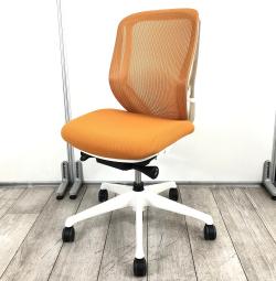 【オカムラ製品で最も人気を集める高機能メッシュチェア！】■オカムラ　シルフィチェア　肘無　ローバック　背面メッシュ　オレンジ　ホワイトシェル【前傾チルト機能付き】【Okamrua　Sylphy】