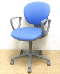 【在庫入替セール品】【コスパ抜群のコンパクトチェア！】■コクヨ（KOKUYO）レグノ2　肘付ローバックチェア　■ディープマリン　■セパレートタイプ　■サークル肘付き　【ふっくらクッションが心地よい！】