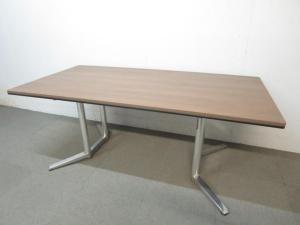 【ワンランク上のミーティング空間を演出！】■オカムラ（okamura）製　ラティオⅡ（RATIOⅡ）　ミーティングテーブル　矩形　W1800×D900×Ｈ720㎜　■天板：ネオウッドダーク