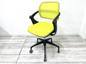 【定価約7万円】【スウィングメカ搭載によりスムーズな姿勢変更が可能！】■イナバ/swin(スウィン)　■肘無OAチェア　■ライトグリーン×ブラックフレーム　■前傾姿勢　後傾姿勢