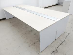 【倉庫在庫品】■4名用デスク■組立簡単！搬入もラクラク■コクヨワークヴィスタ■ナチュラル×ホワイト　W3200×D1400　オフィスバスターズ　梅田本店