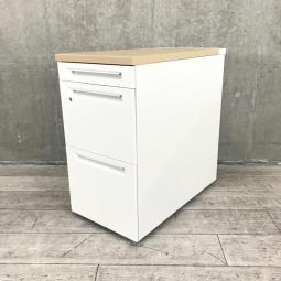 【デスクの拡張におすすめ！人気ナチュラル天板の脇机が入荷！】■オカムラ(okamura)製　アドバンス (ADVANCE)　3段脇机　■本体：ホワイト　天板：木目ナチュラル　■高さ 720mm　■シリンダー錠