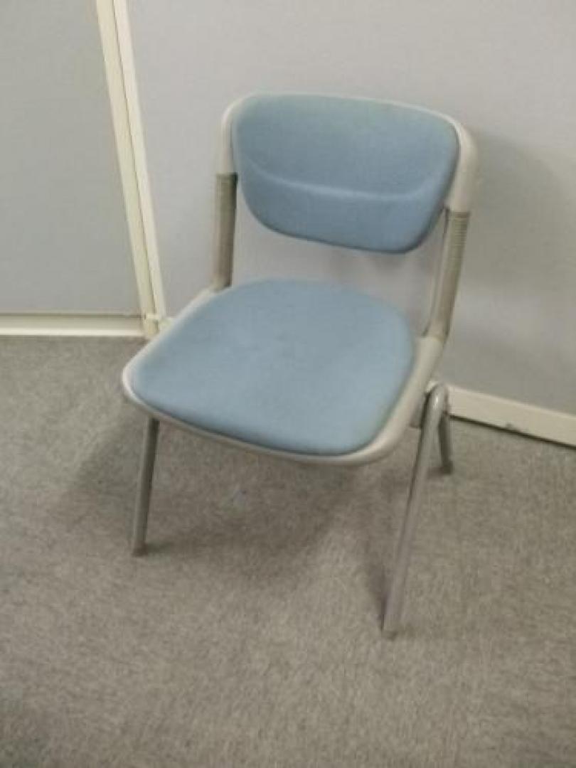 【ウィンターセール】イトーキ製☆バーテブラスタッキングチェア☆※座面にシミある物多数【会議チェア】
                                    中古
            