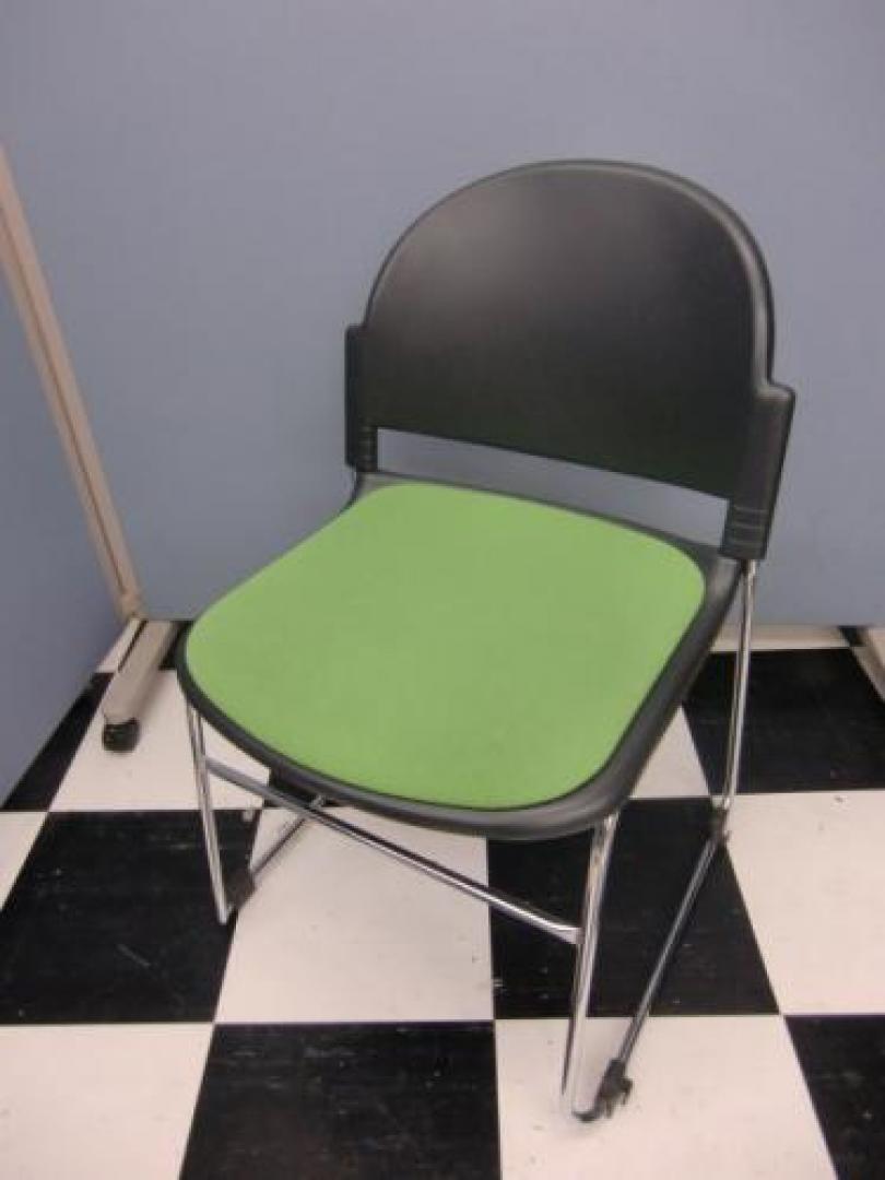 ■重ねて便利■【希少色】プラス製　スタッキングチェア<A Href=http://www.officebusters.com/shop_showsai/saitama.php#y_cp>オフィスバスターズさいたま店■都内近郊、指定地域のお客様限定■【配送料金無料】キャンペーン実施中■店内商品なんと1500点■詳しくはお問い合わせください【さいたま店048-871-7390】</A>【ウィンターセール】【会議チェア】
                                    中古
            