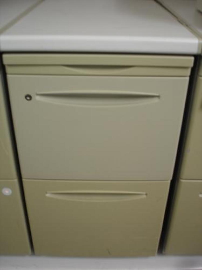 【今月の目玉】UCHIDA内田洋行　３段脇机■Ａ４ファイル上下収納可能ｊ！■国内一流メーカー品■
                                    中古
            