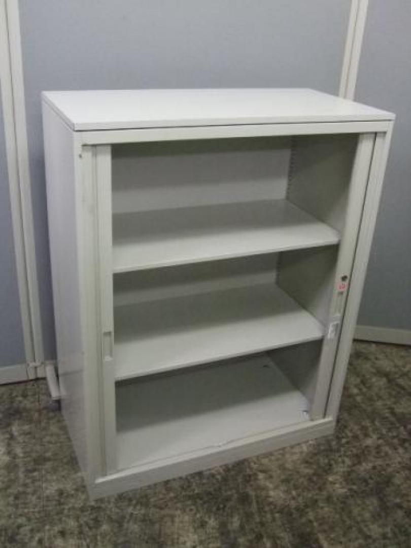 オカムラ製☆天板付き単体シャッター扉(両引き)書庫☆カギ付き！
                                    中古
            