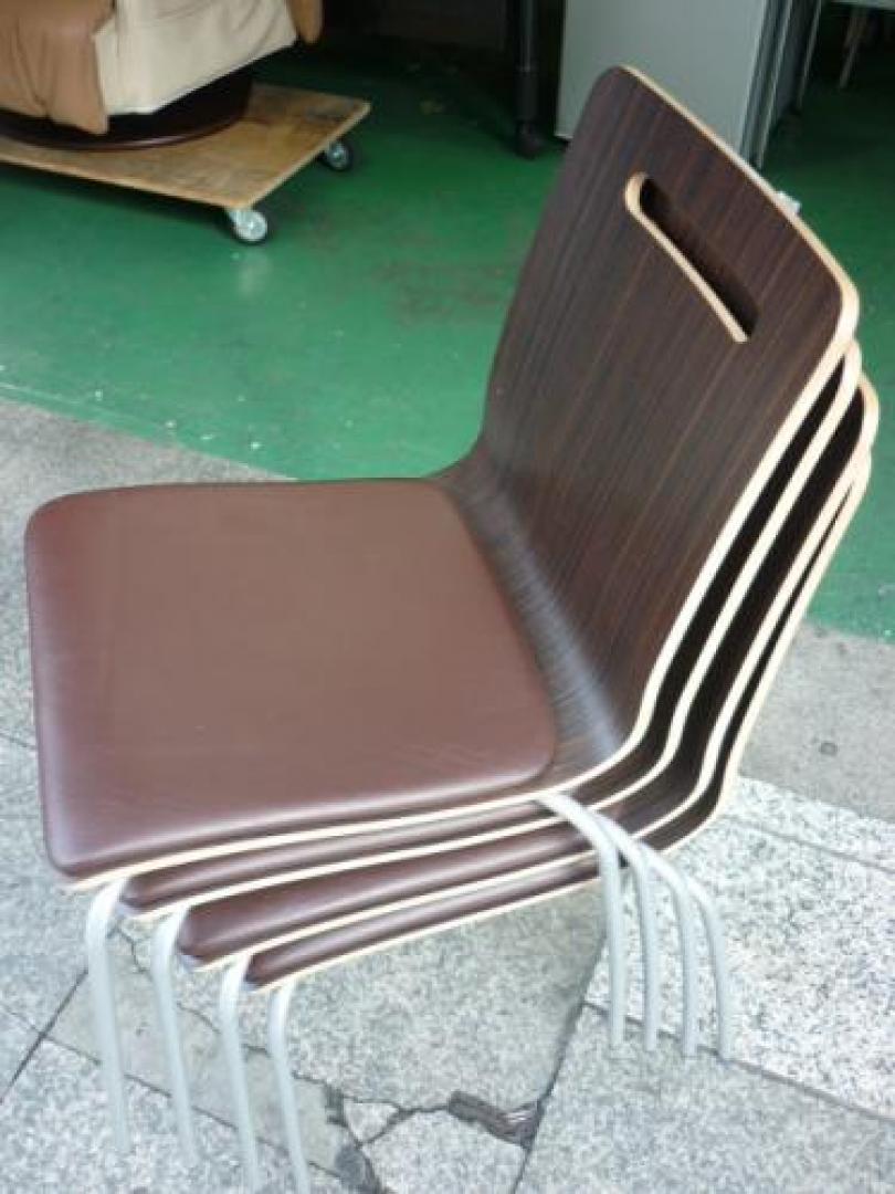 ダークブラウン・スタッキングチェア4脚セット！セットだからこそできるコノ価格！梅田本店06-6948-8520【会議チェア】
                                    中古
            