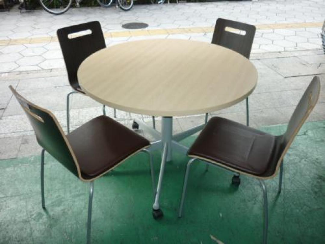 テーブル・チェア4脚セット！来客スペースなどにいかがでしょうか？梅田本店06-6948-8520【会議チェア】
                                    中古
            