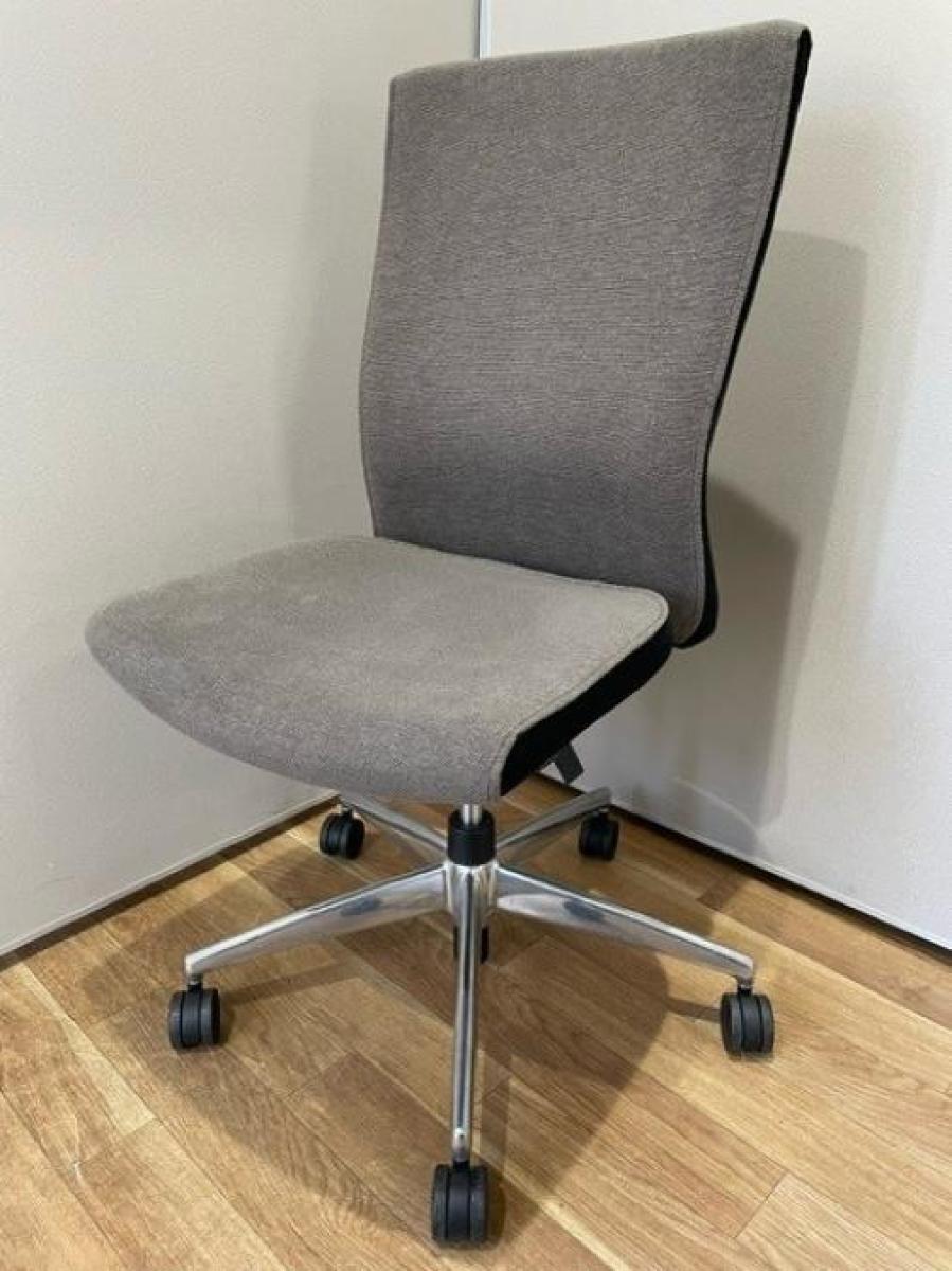 【博】【包み込まれるような座り心地！】◆コクヨ　プント　揃い　会議　執務　オフィス　通気性　博多　天神　オフィスバスターズ　中古　九州最大級【※サテライトは商談スペースのみの為、在庫は福岡の在庫を掲載しております。商品につきましてはお電話にてお問い合わせください。】
                        プント
                                    中古
            