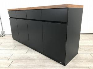 【オシャレな天板ナチュラル×ブラックカラーの大型カフェキャビネットが入荷！落ち着きのある素材で居心地良い雰囲気を演出！木の素材を追求した天板！】■オカムラ(okamura) 製　カフェキャビネット　W1800×D520×H890㎜　■ブラック/天板：木目ナチュラル