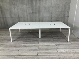 【幅2800㎜で広々・6～8名にオススメ！4つ脚タイプで使い勝手抜群！】■オカムラ（okamura）　アプションフリー（aption Free）　ミーティングテーブル　■W2800×D1400mm　2枚天板　■ホワイト　■配線口あり