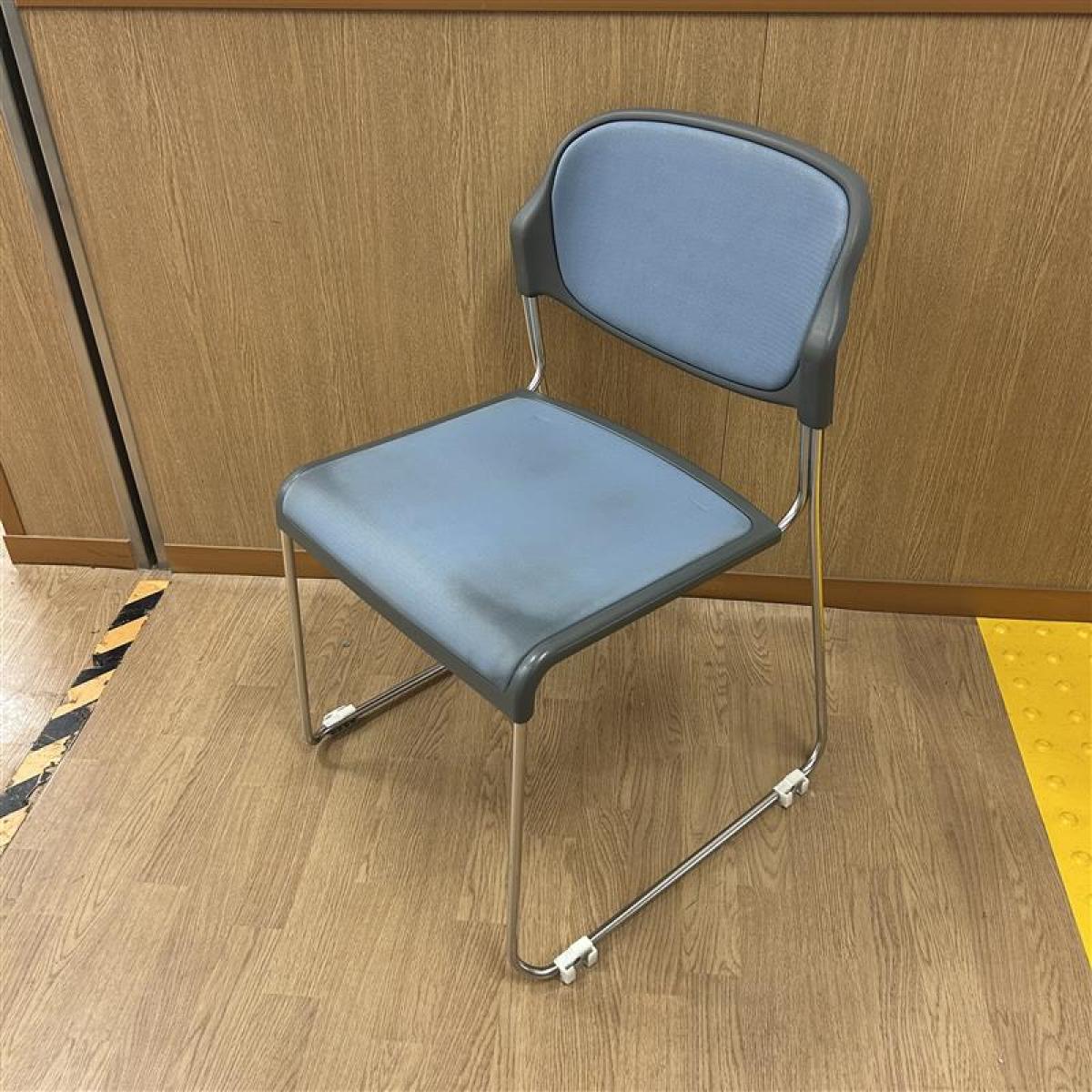 【西】※商品写真3枚目以降はイメージ写真となります。※実物はかなり使用感有り※　※背もたれ横ヒビ有り※【在庫10台入荷】重ね合わせ可能な、スタッキングチェア！【福岡オフィス家具】【福岡中古家具】【中古事務什器】【中古チェア】【中古椅子】
                        その他シリーズ
                                    中古
            