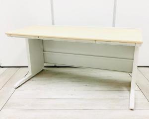 【在庫入替セール品！】木目調天板が人気のデスク！広々とした幅1400mm！通常デスクより若干奥行が大きく広々使えます！
■イトーキ/CXデスク/天板：ナチュラル　本体：ホワイト　平デスク　引出付き　W1400