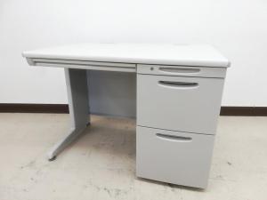 オカムラ製のスタンダードな片袖机が入荷！使い勝手の良い幅1000㎜タイプ！オフィスの定番で人気のシリーズです！
■オカムラ/SD-V/ライトグレー