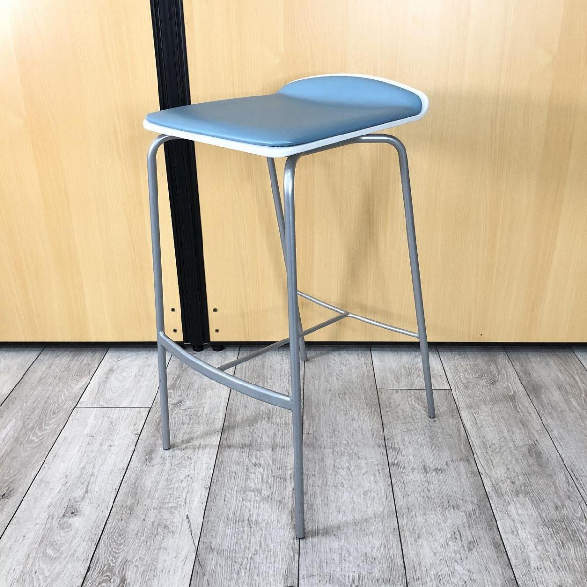 【シンプルなカウンターチェア！ハイテーブルやカウンターに合わせて利用ください！】/オススメ(おすすめ) /人気商品【弊社使用欄：A01013727】■ITOKI/orno/カウンターチェア　ハイチェア　ビニールレザー張地　色：ブルー/イトーキ/オルノ
                        オルノ
                                    中古
            