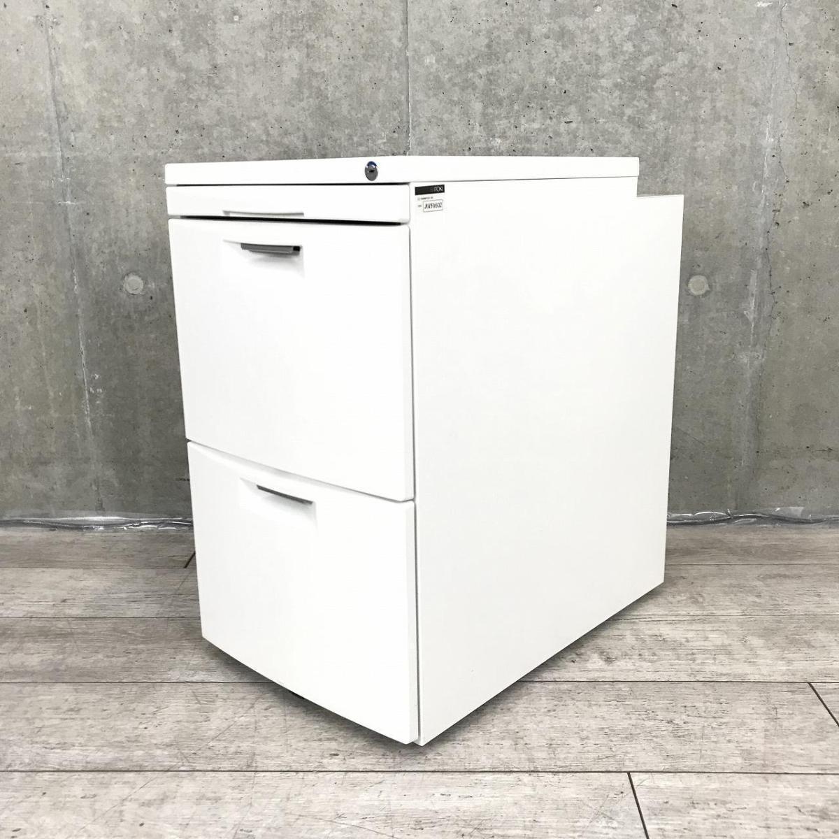 【在庫セール品・2台限定】【T9】■イトーキ（ITOKI）製　CZシリーズ　3段ワゴン　フリアド用ワゴン　H650㎜　■1段目浅型　■ホワイト　■シリンダー錠【収納力抜群の3段ワゴン！中段と下段にはＡ４サイズのファイル等が収納できるサイズ！】
                        CZシリーズ
                                    中古
            