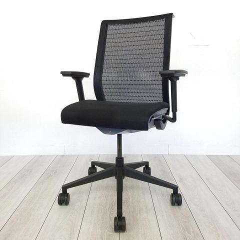 【ワイヤーが体にフィットするアメリカ発の大人気商品！長時間の着座ストレスを軽減！】/オススメ(おすすめ) /人気商品【弊社使用欄：---】■肘付ハイバック　3Dニット　ブラックフレーム　ランバーサポート無　背面メッシュ　可動肘/スチールケース/シンク