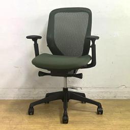 【在庫入替セール】【機能一部不具合あるため特価】オカムラ　シルフィー　ローバック　ダークグリーン＆ブラックフレーム　背面メッシュ　前傾機能付き　アジャストアーム付き