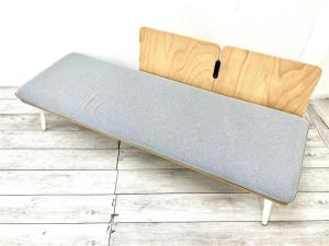【訳アリ品】【定価約11万円】【デザイン性抜群！木目の背もたれとグレーのクッションが温かみのある空間を演出！】■内田洋行/レムナワークラウンジ　■3人用ソファ　■ナチュラル＋グレー　※背もたれのクッション付属無※