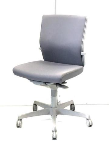 【中古】エスクード  オカムラ（okamura） 肘無ローバックチェア