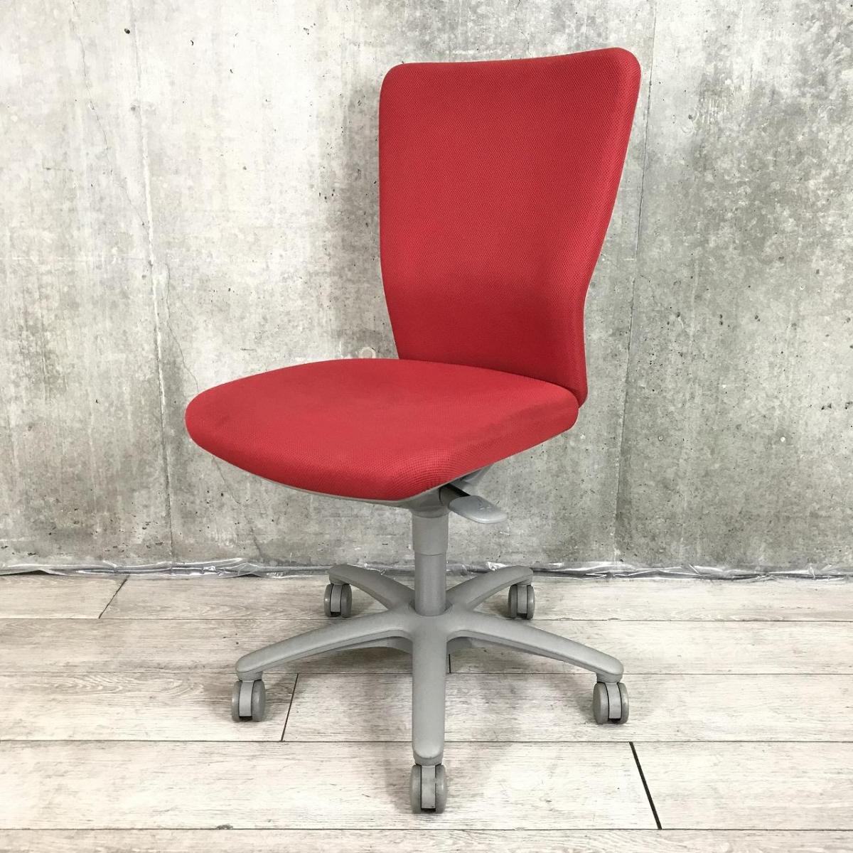 入替セール品につき3脚限定お値下げ！【安定感のある座り心地！オフィスの王道チェア！】■オカムラ（okamura）製　カロッツァチェア (Carrozza)　ハイバック　肘無し　■レッド×グレーシェル　【分厚いクッションとシンプルで使いやすい操作性！】
                        カロッツァチェア
                                    中古
            