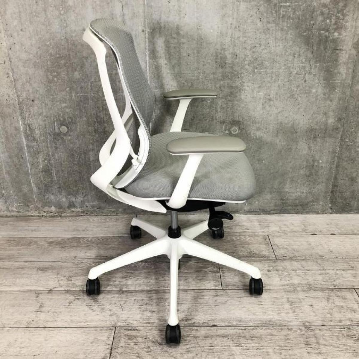 ax　オカムラ　シルフィーチェア　ローバック　固定肘　前傾機能　メッシュ　中古品 中古】シルフィーメッシュ オカムラ/okamura 肘付ローバック
