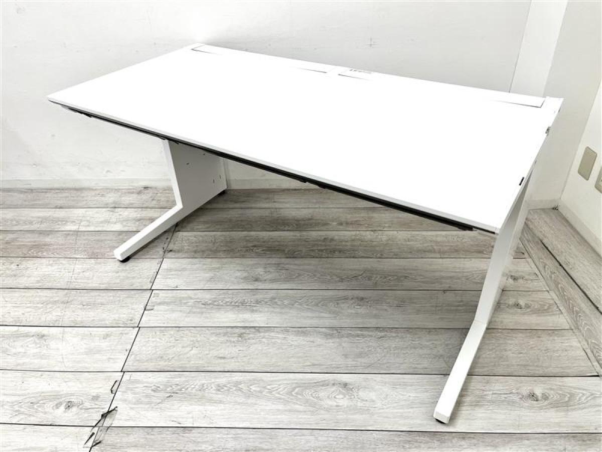 【在庫入替セール品】【定価約11万円】【広く使える1400幅の平デスク！大人気コクヨ製のisシリーズ平デスク(W1400×D700×H720)が入荷！】■KOKUYO（コクヨ）isシリーズ　平デスク(W1400×D700×H720)　　■ホワイト　■引き出し付き
                        iSシリーズ
                                    中古
            