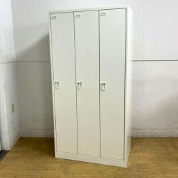 【2021年製で状態良好】3人用更衣ロッカー　オカムラ　FZシリーズ　清潔感のあるホワイトカラー　シリンダー錠　鍵付き【愛知・名古屋・豊田・静岡・浜松】