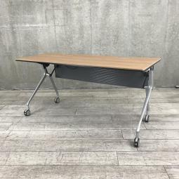 【折りたたみ収納が秀逸！スタイリッシュなデザインで高品質！】■オカムラ（okamura）製　インターアクトNT（INTER ACTNT）　サイドスタックテーブル　W1500×D600×H720mm　■コンセント付き　■幕板/キャスター付　■木目調ナチュラル天板【AD】