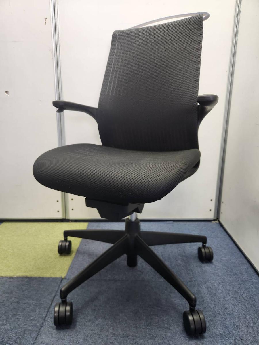 【手元のレバーで上下昇降が可能！スタイリッシュなコクヨ製の定番シリーズ！】■コクヨ　M4　肘付き　ハイバック　ブラック　固定肘
                        M4 樹脂
                                    中古
            