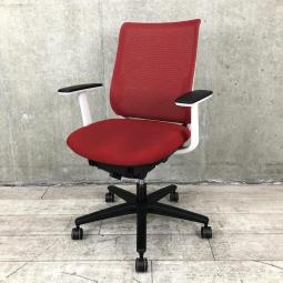 【テレワークにも最適!快適な座り心地と充実機能】■コクヨ(KOKUYO)製 ミトラ(Mitra)チェア 肘付き ローバック ■背面メッシュ ■固定肘 ■ランバーサポート付き ■色:カーマインレッド × ホワイトシェル×脚ブラック