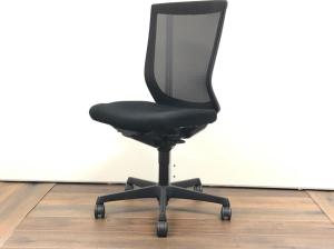 【定価10万以上のチェアが安い！】オカムラ（okamura）エスクードチェア　メッシュ仕様　■色：ブラック　肘付仕様　【2507】弊社使用欄【A01027747】※