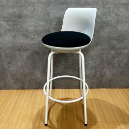 【南】オカムラ製のハイチェア【ピルエット/ブラック】が入荷しました! *良品を格安で!「オフィスバスターズ福岡南店」は、福岡を拠点として、全国へ中古オフィス用品・オフィス家具を提供しております。