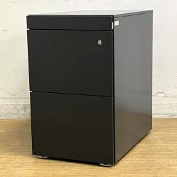 イトーキ インステート 3段ワゴン ブラック 表面フラットが特徴的 サイドラッチ A4ファイルが2段分収納可能 鍵付き シリンダー錠【愛知・名古屋・豊田・静岡・浜松】