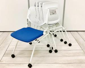 【セット商品（チェア×４脚）】多目的チェア ミーティングチェア ４本脚 ホワイト  オススメ(おすすめ) 大人気  ・Okamura/オカムラ ・Runa/ルナ 【堺店】