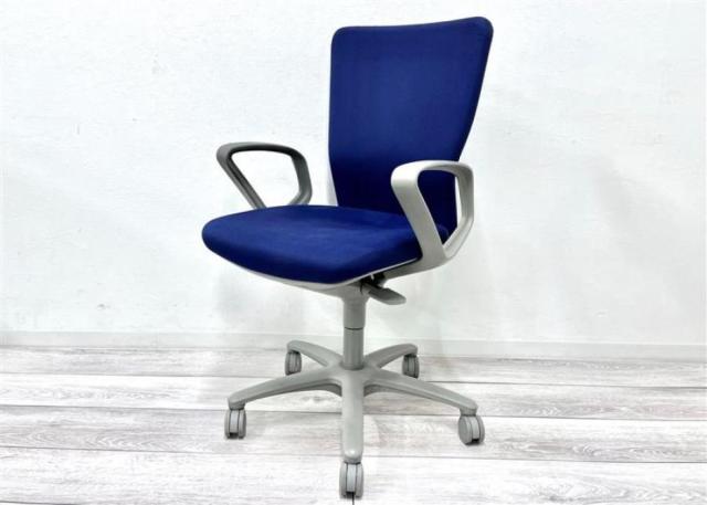 オカムラ　カロッツァ　グリーン　２０１８年製　5.1.22② 関西支社入荷情報】人気のオカムラ製チェア「Carrozza