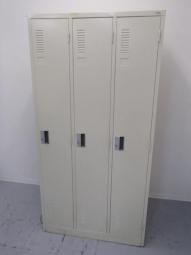《先行予約品/9月下旬入荷予定》【プラス製の3人用更衣用ロッカー】＊福岡はもちろん、中古オフィス用品・オフィス家具をお探しなら「オフィスバスターズ福岡南店」へ＊