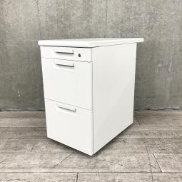 【9/8・2台入荷予定！】【追加の収納をお考えの方に最適な3段脇机！A4ファイルも沢山収納可能！】■プラス（PLUS）製　LEEDシリーズ　3段脇机　ワゴン　■W400×D700×H700㎜ 　■ホワイト　■シリンダー錠