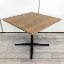 【9/9・1台入荷予定】【リフレッシュスペースにオススメ！】■イトーキ（ITOKI）製　ノットワーク（knot Work）　四角テーブル　カフェ・ミーテイングテーブル　W900・H720㎜　■天板カラー：トリニティオーク（木目ブラウン）