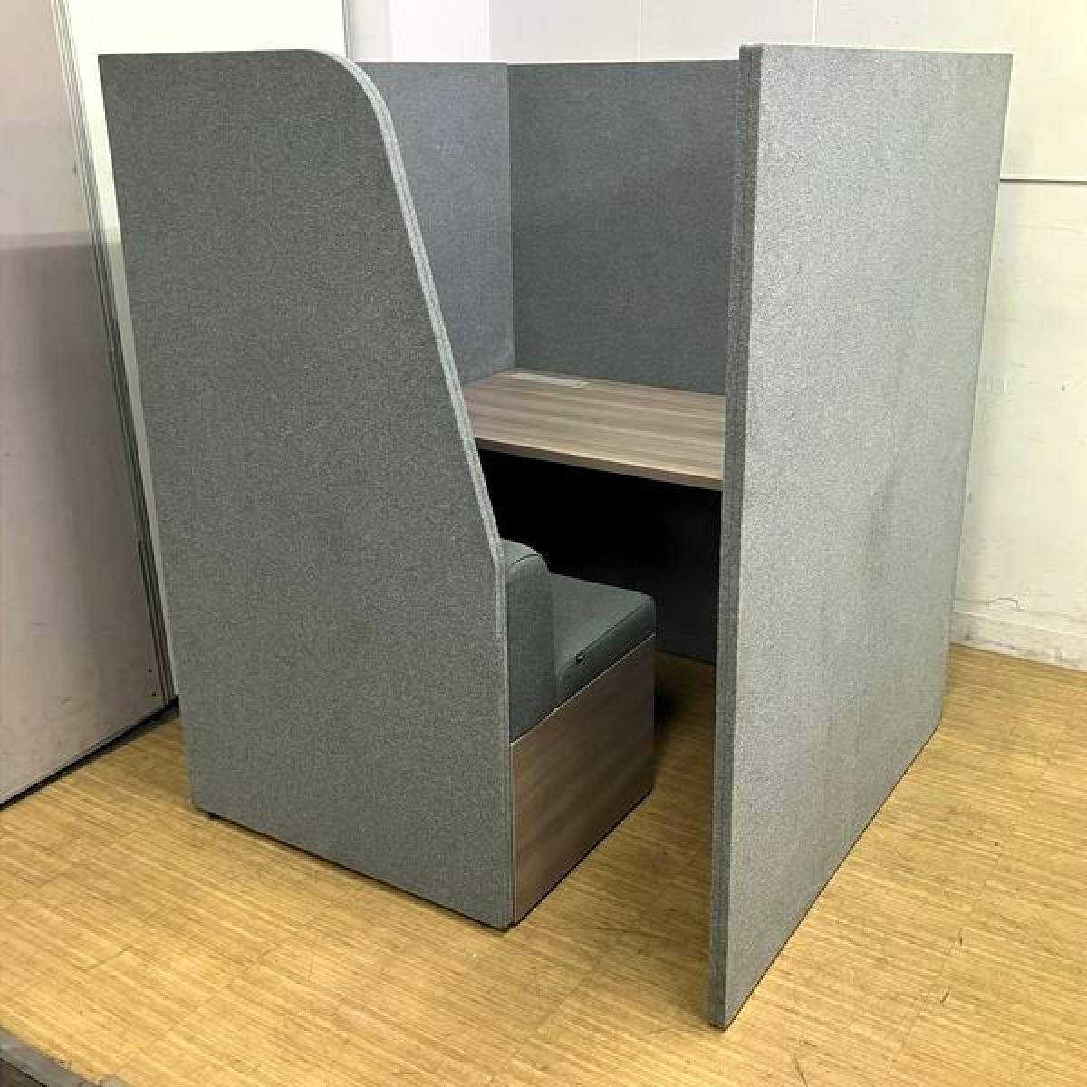 オカムラ　ブレスタ　個室ブース（単体）　前向きRタイプ　クロスパネル　台座：プライズウッドミディアム 【ABW】
                        その他シリーズ
                                    中古
            