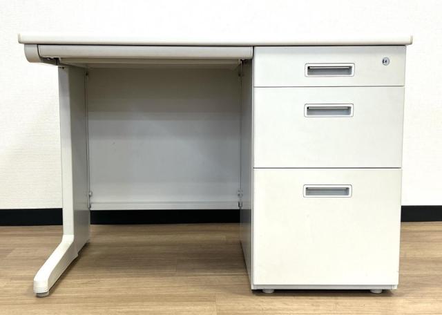 【スタンダードなデザインで使いやすい！】■トヨスチール　片袖デスク　W1000×D700×H700mm　ホワイト　■省スペースタイプのオフィスデスク！　※側面に日焼けがあるためお安く！【TOYOSTEEL　CSデスク】