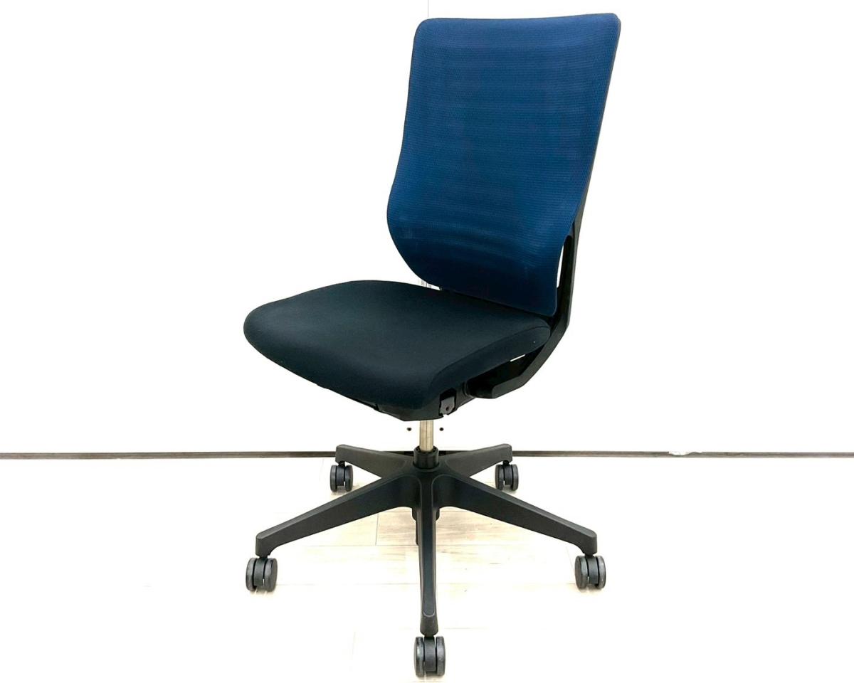 【在庫入替セール品】【操作レスな体重感応メカを搭載！！体格にマッチするエピオスチェア！】■イトーキ（ITOKI）製　エピオスチェア　肘無し　ハイバック　■背面メッシュ：ネイビーブルー　座面クロス：ブラック【弊社使用欄：A01032693】【ID】
                        エピオスチェア
                                    中古
            
